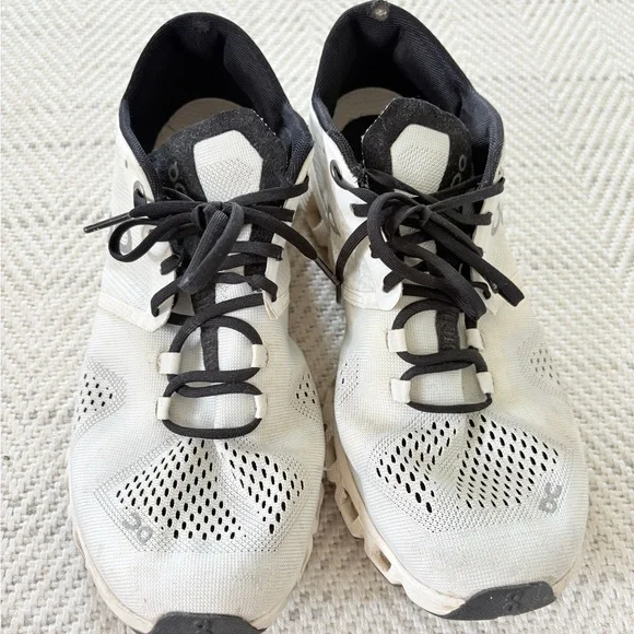 On Running Black and White Athletic Shoes - Picture 3 of 5